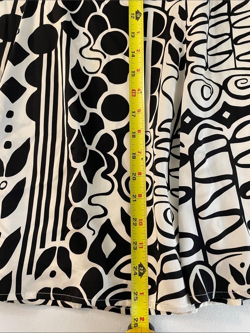 100% Silk Valerie Stevens Black & White Geometric Abstract Godet Panel Skirt - Picture 8 of 12
